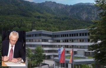 Hubert Löcherer, Vorstandsvorsitzender der Dorst-Löcherer-Stiftung, und Dorst am Standort Kochel am See kümmert sich persönlich um eine Spende an das Kinderhaus.