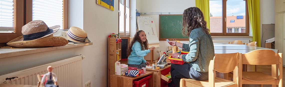 Kind im Spiel bei der Therapie im Jugendhaus Don Bosco Penzberg
