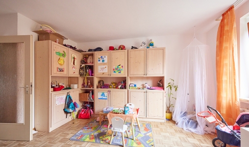 Wohn- und Spielzimmer in der Familienwohngruppe im Jugendhaus Don Bosco Penzberg