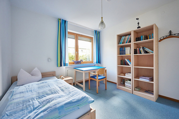 Schlafzimmer für Eltern im Jugendhaus Don Bosco Penzberg